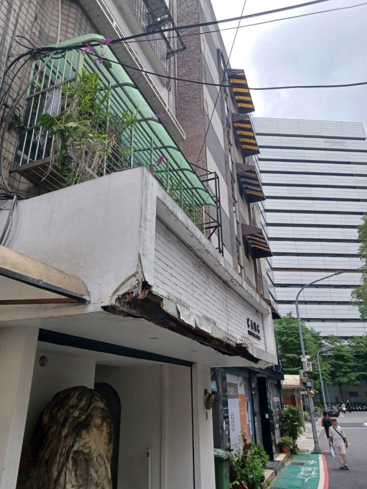 招牌維修案件圖片