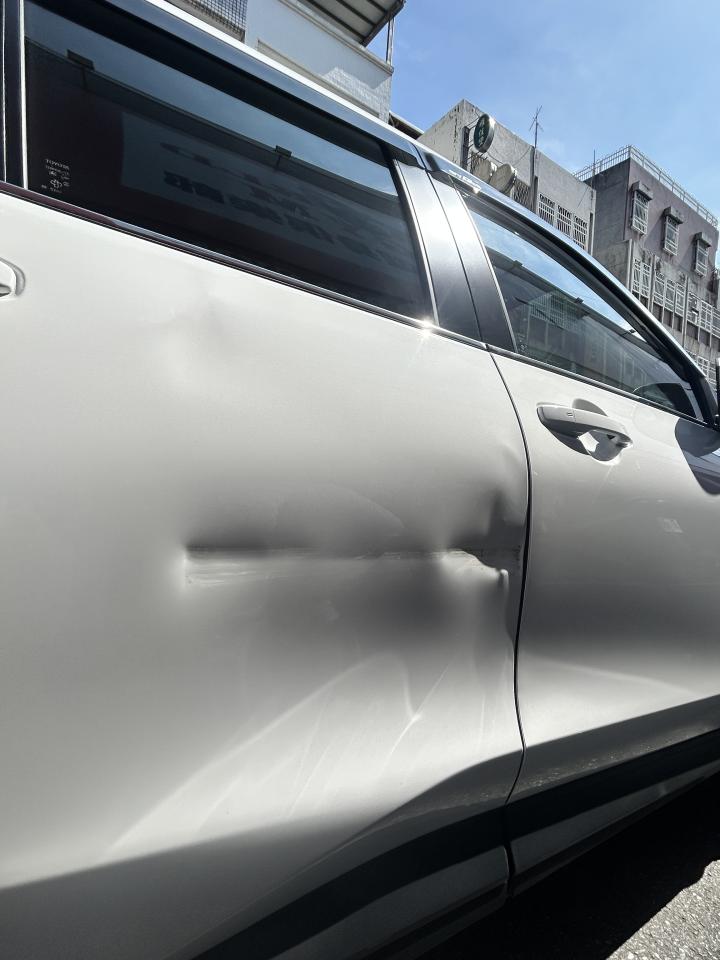 汽車板金烤漆案件圖片
