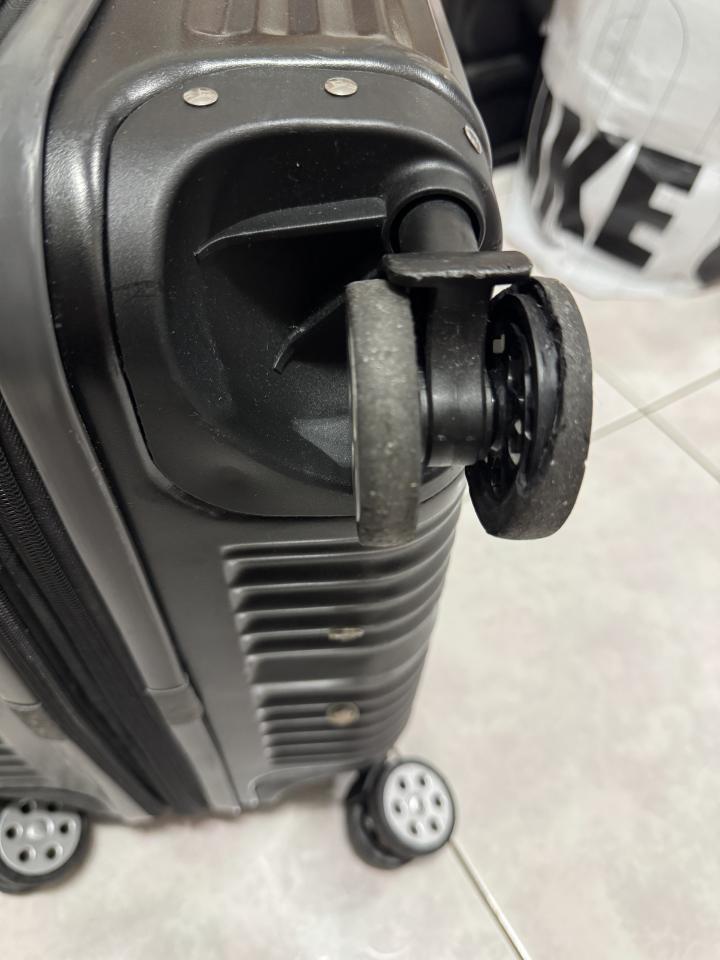行李箱維修案件圖片