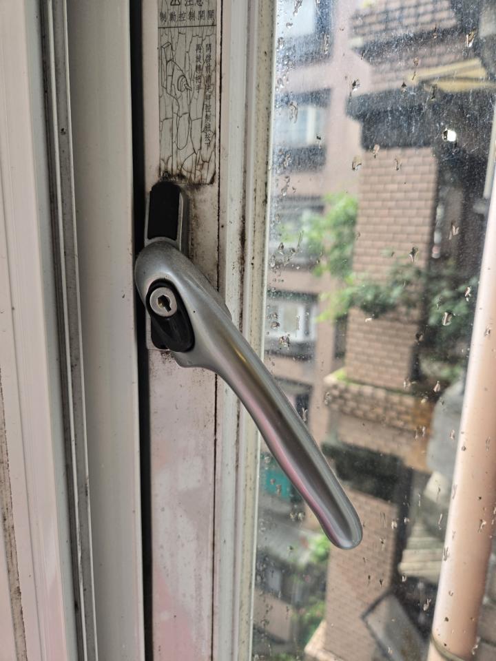窗戶維修案件圖片