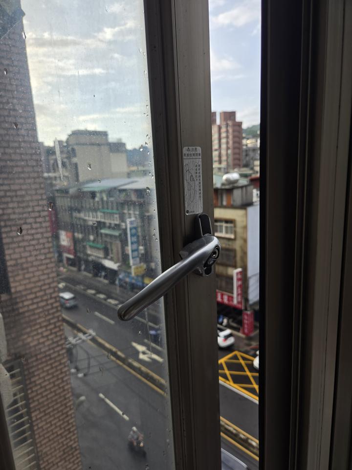 窗戶維修案件圖片