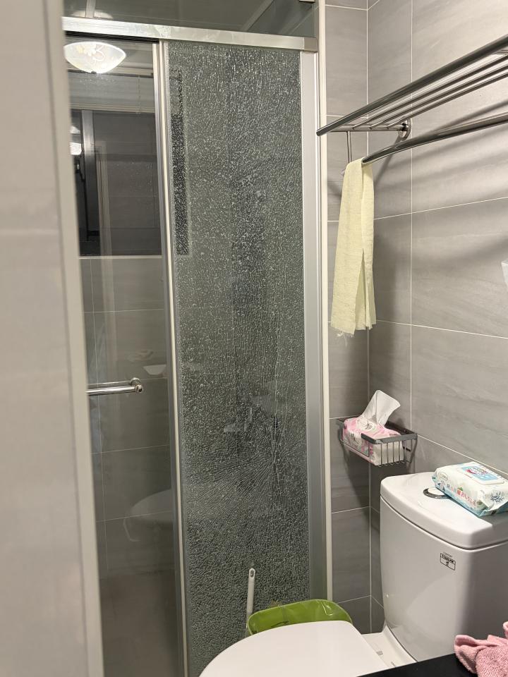 淋浴拉門安裝維修案件圖片