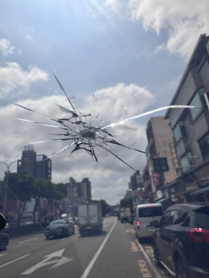 汽車玻璃修補案件圖片