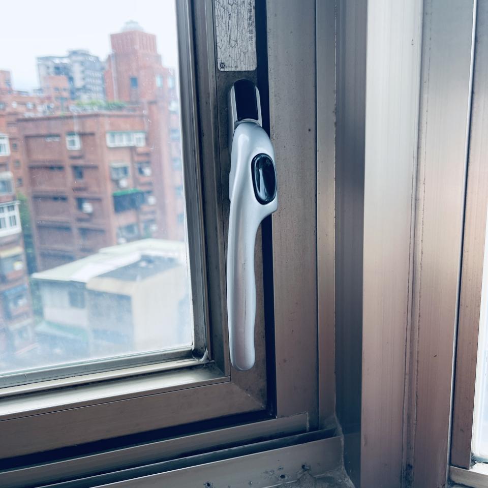窗戶維修案件圖片
