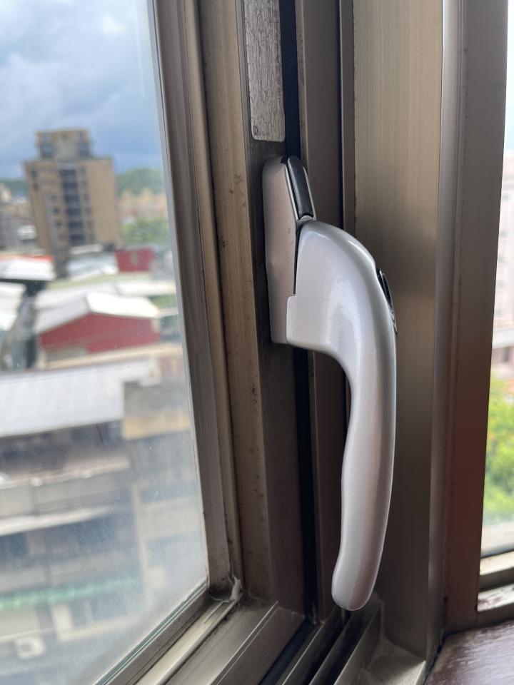 窗戶維修案件圖片