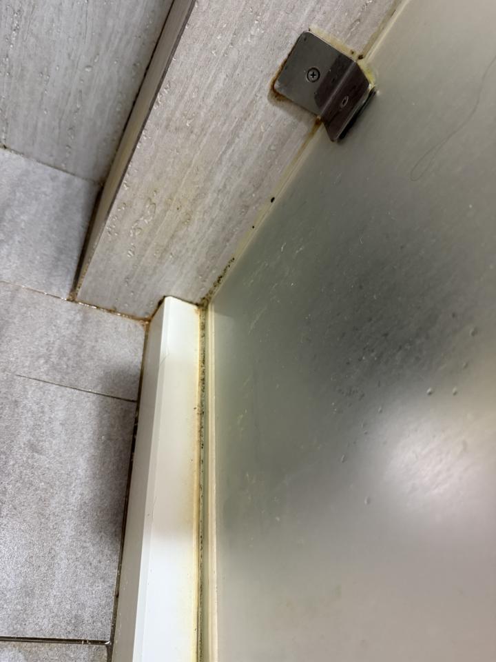 淋浴拉門安裝維修案件圖片