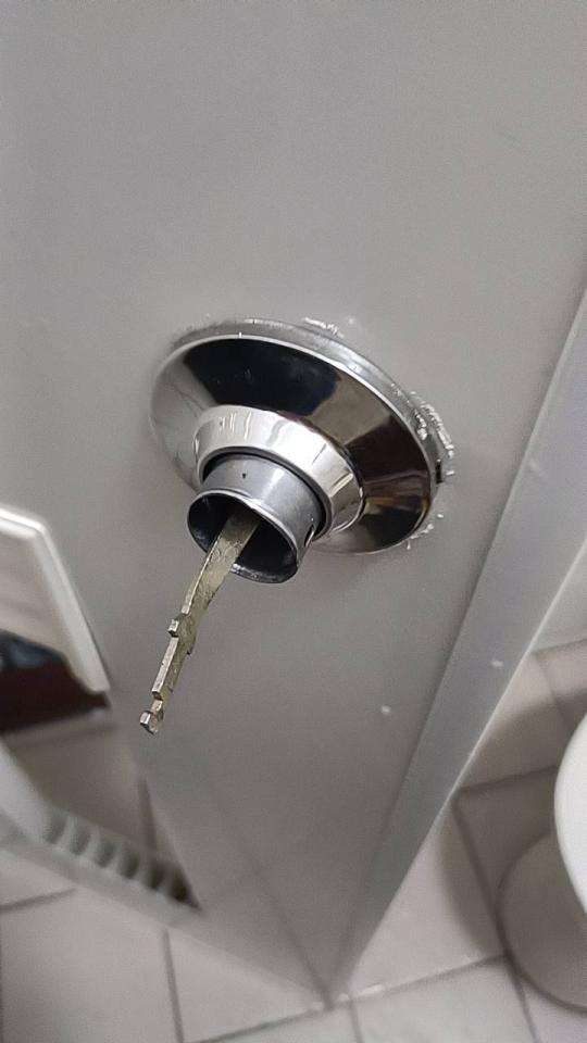 浴室門案件圖片