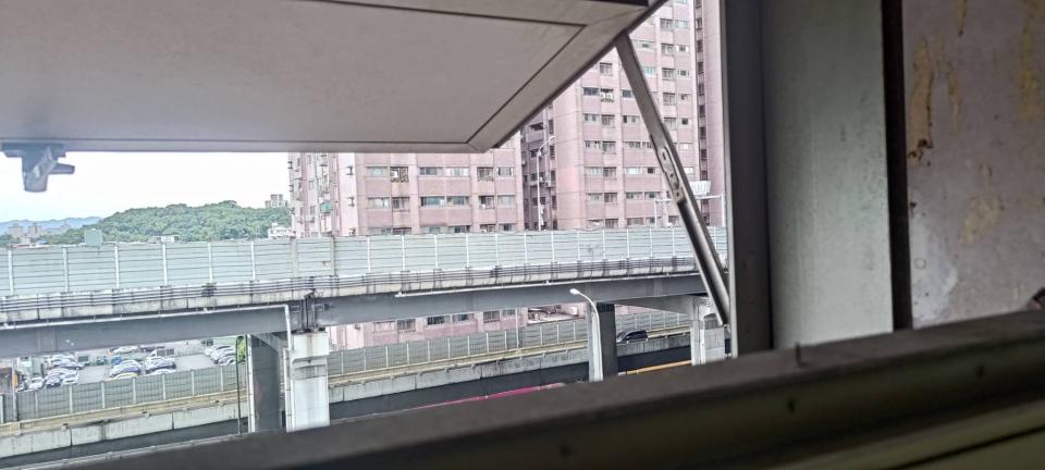 窗戶維修案件圖片