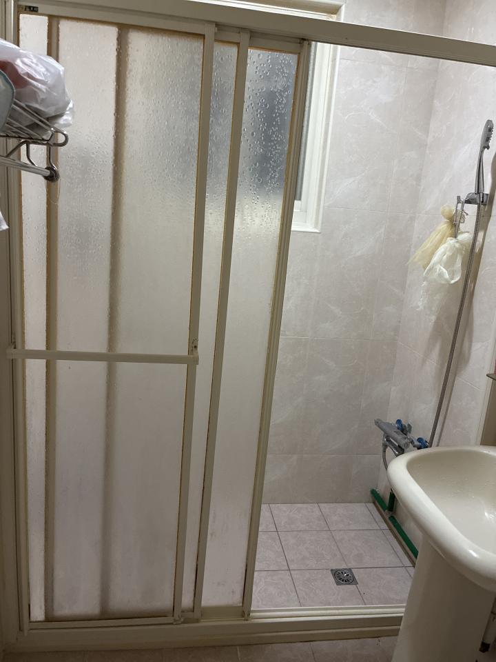 淋浴拉門安裝維修案件圖片