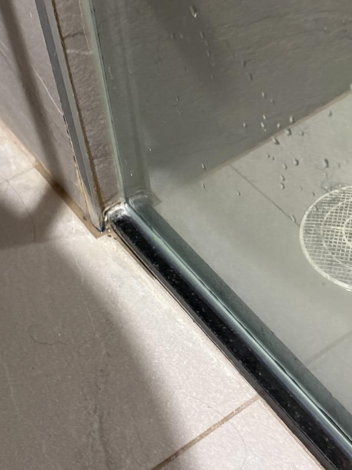 淋浴拉門安裝維修案件圖片