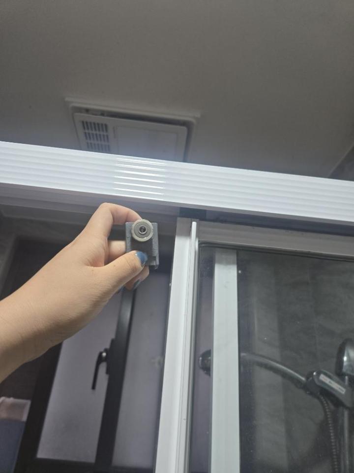 淋浴拉門安裝維修案件圖片