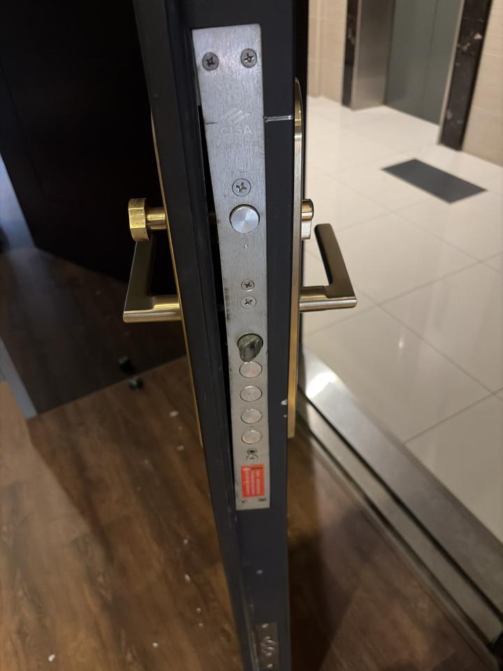 門片維修案件圖片