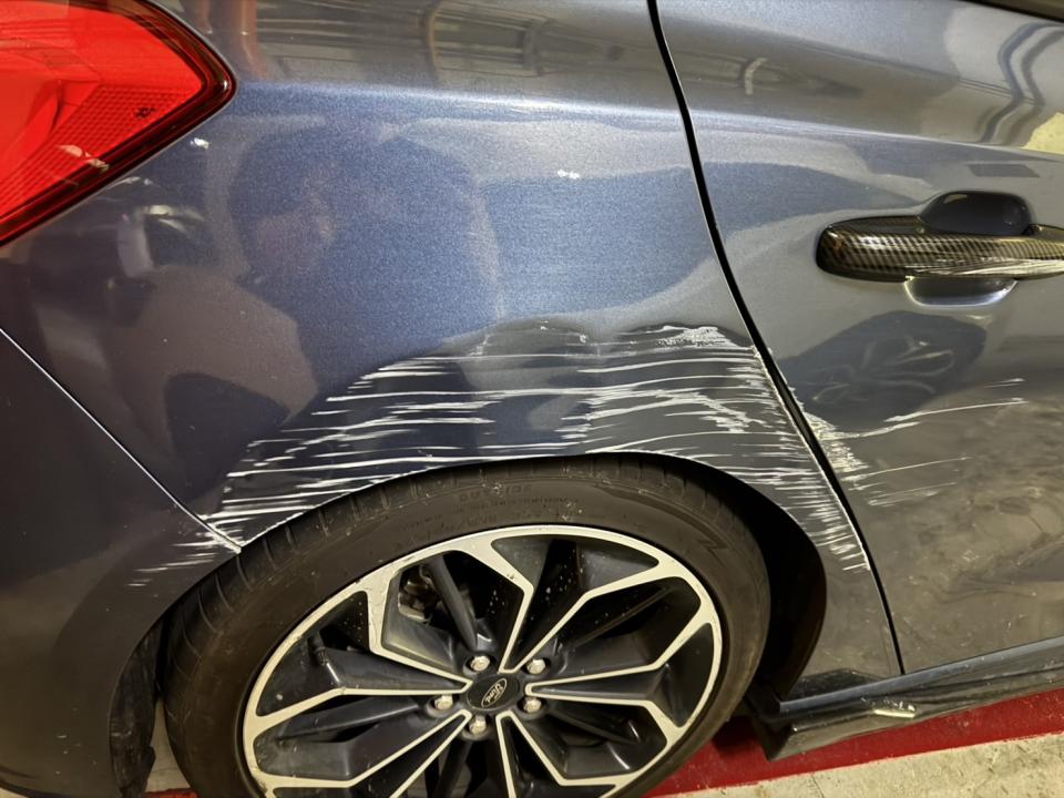 汽車板金烤漆案件圖片