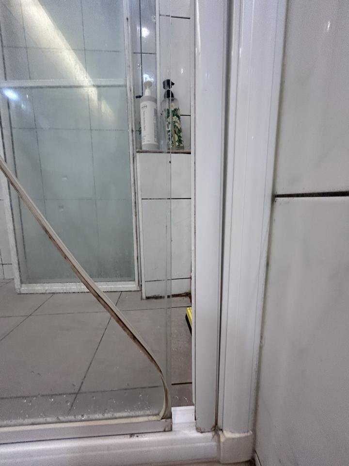 淋浴拉門安裝維修案件圖片