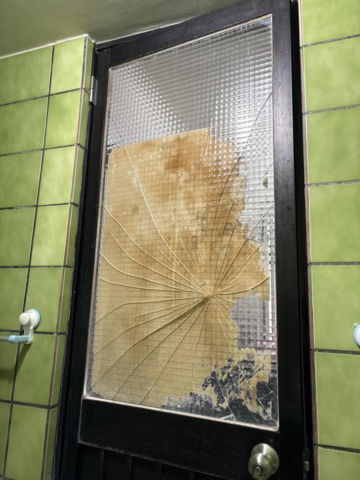 浴室門案件圖片