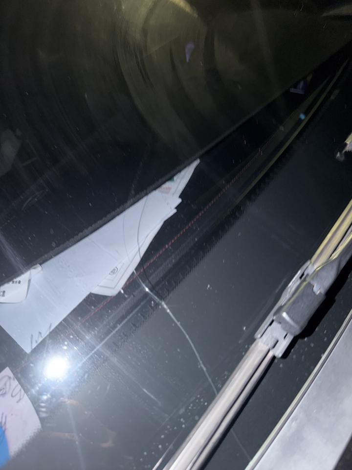 汽車玻璃修補案件圖片