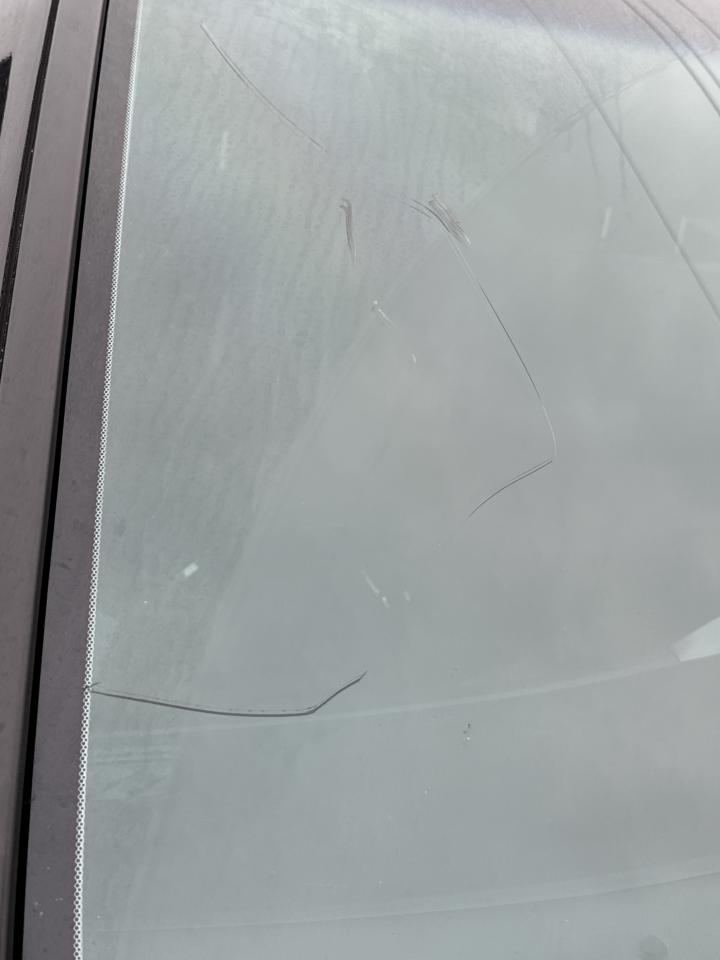 汽車玻璃修補案件圖片