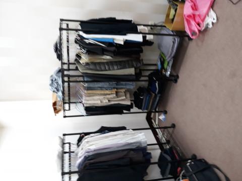 星際藍 - 清潔方式 : 收納，整理，擦拭，垃圾分類 
所用工具 : 抹布，吸塵器（因地板鋪有地毯，客戶提供） 

花費時間   5hr 15分 
坪數   10坪左右 