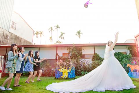 阿泰汪汪 - Tai's Studio  - [婚禮紀錄]
飛翔吧~捧花