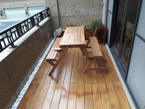 裝潢寶哥統包工程 - 陽台-南方松地板用鹅卵石排水