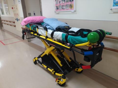 生命之星救護車有限公司 - 電動擔架
