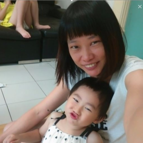 提供名片排版軟體服務的專家曾吉果