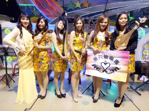 謝依群 - 廟會演出