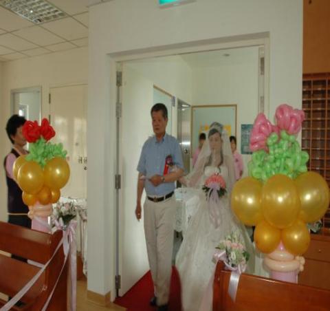 吳高樹 - 舅舅牽著新娘走入會場-1