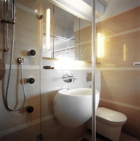 京采空間設計 - 新北中和 中古屋設計水岸渡假宅 – 劉公館
面積:27坪 (實際使用) 
建築:社區電梯大廈
人口:3~4人
風格:日式簡約 (混搭) 
設計語彙:
這是關於一座城市裡一份心靈放空的渴望,一種出離塵囂暫時沉浸於自我放逐的想像。
從簡單居住到以仿溫泉度假為題的「大套房」商旅設計概念,高樓 (17) 層面臨蜿蜒曲折的新店溪,擁有絕佳視野與採光是它的先天優勢,不僅保留並于以深化 京采空間設計 - 新北中和 中古屋設計水岸渡假宅 – 劉公館
面積:27坪 (實際使用) 
建築:社區電梯大廈
人口:3~4人
風格:日式簡約 (混搭) 
設計語彙:
這是關於一座城市裡一份心靈放空的渴望,一種出離塵囂暫時沉浸於自我放逐的想像。
從簡單居住到以仿溫泉度假為題的「大套房」商旅設計概念,高樓 (17) 層面臨蜿蜒曲折的新店溪,擁有絕佳視野與採光是它的先天優勢,不僅保留並于以深化