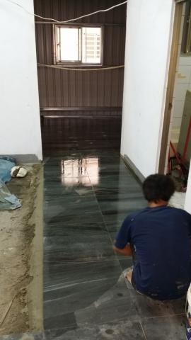 小而美小而好老屋翻修 - 60/60拋光石英磚施工鋪設