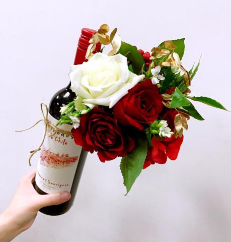 榮群營造股份有限公司-室內設計/婚禮佈置/花藝設計/平面設計 - 花藝設計--酒瓶花禮