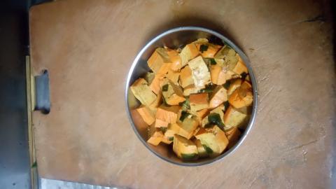 保證讓妳（你）滿意～（鴻哥） - 蔥爆豆乾