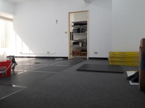 騰林室內裝潢 - 360和平東路三段，商空PVC木紋地磚&方塊毯接案實品1