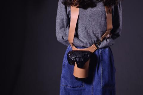 魏甄誼 - 皮件設計-背心式相機背帶