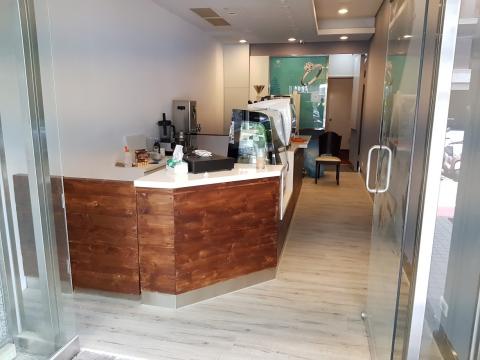 弘宇系統櫃 - 吧台及天花板施作