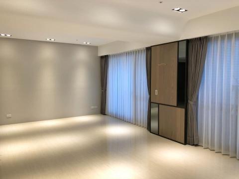 詹皓文 - 亞麻三明治遮光布
素面質感系列美景紗簾