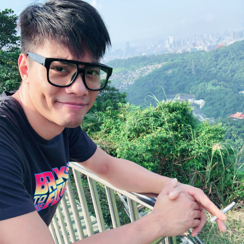 提供燈具店台北服務的專家何奇紘