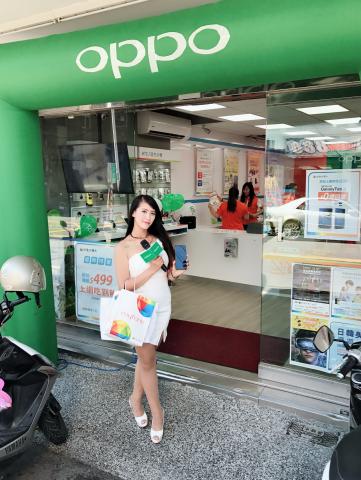 飛藝舞團/團長鄭宥芯 - OPPO R15手機上市
新品活動擔任 主持人