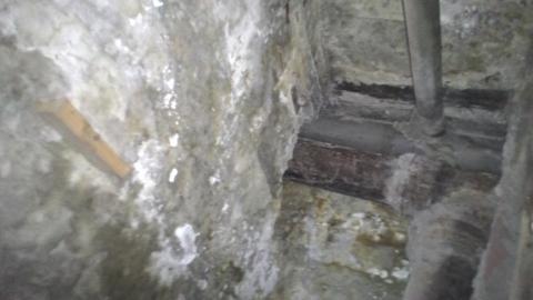 统理水电 - 天花板內管道间抓漏點。