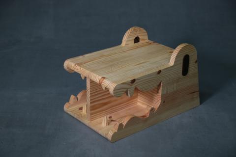 謝宜庭 - 兒童家具設計
兼具書櫃與座椅之功能
手工製作