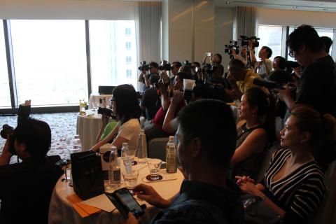 亮相娛樂有限公司 - He Say頂級保養品趙小喬代言記者會