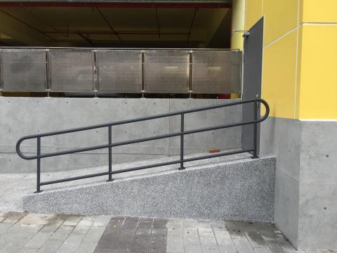 林祐凱 - 烤漆扶手