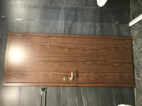 永順金屬工程有限公司 - 浴室木門