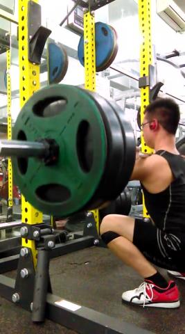 劉乃中 - 前蹲舉 120 kg