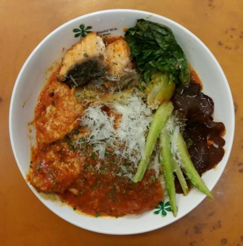 雨咚奇異科技有限公司  - 即興料理:辣味茄汁鮭魚豬排燴麵