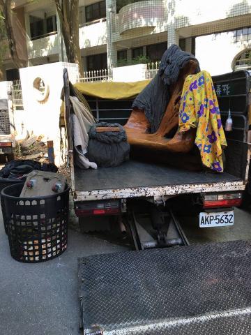 欣鍀搬家 - 特殊家具也有經驗.實木.大理石.鋼琴等等都可以讓您放心~
歡迎來電:0800-005968