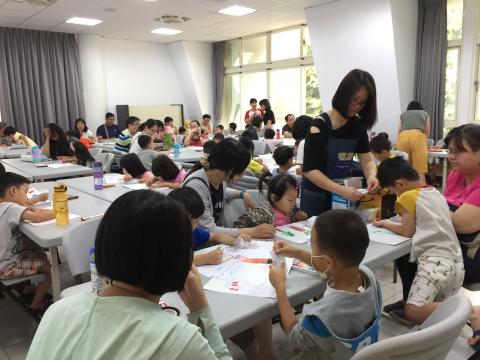 水滴創意工坊 - 社區美術課教學過程-1