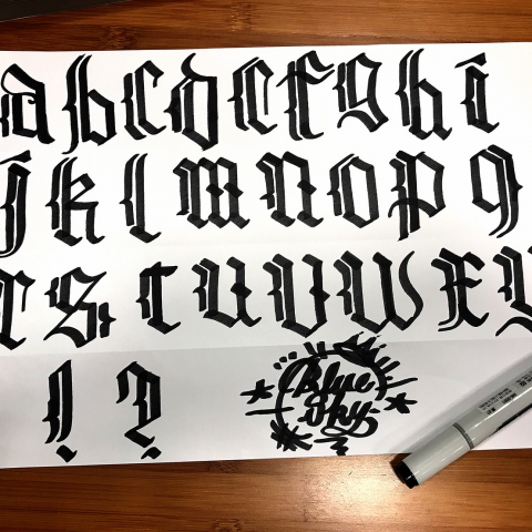 卓榮耀 - Logo字體設計與應用皆會用自己設計的字體，為客戶帶來較為獨特的商標