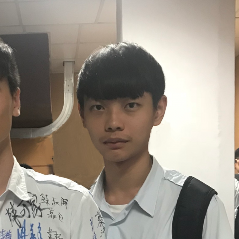 提供74包包服務的專家鄧宇翔