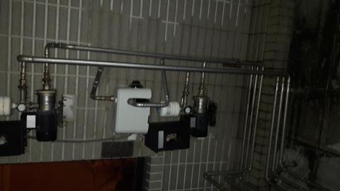 统理水电 - 加压马迖（恆压）更換及加裝戶外防護罩。